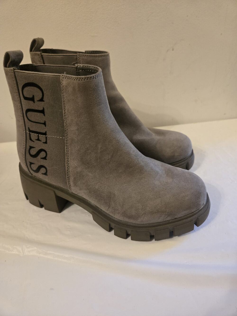 Guess Kaniela Suede Gray Ankle Boots Size Womens 6.5